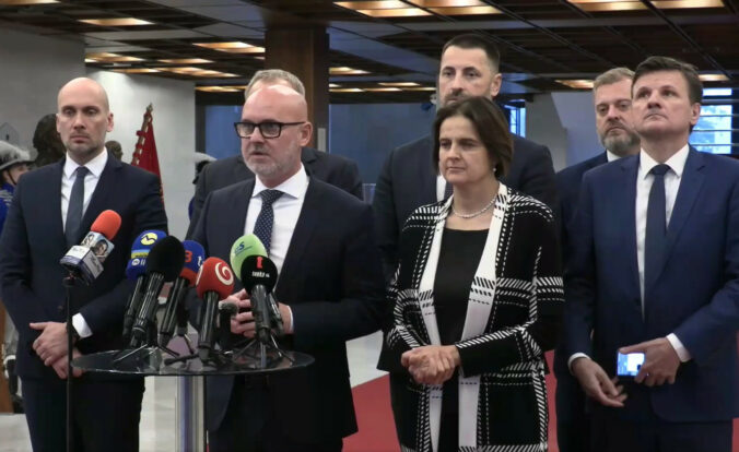 Koalícia podľa Gröhlinga opäť odhaľuje svoju skutočnú podstatu, Kolíková hovorí o únose právneho štátu – VIDEO