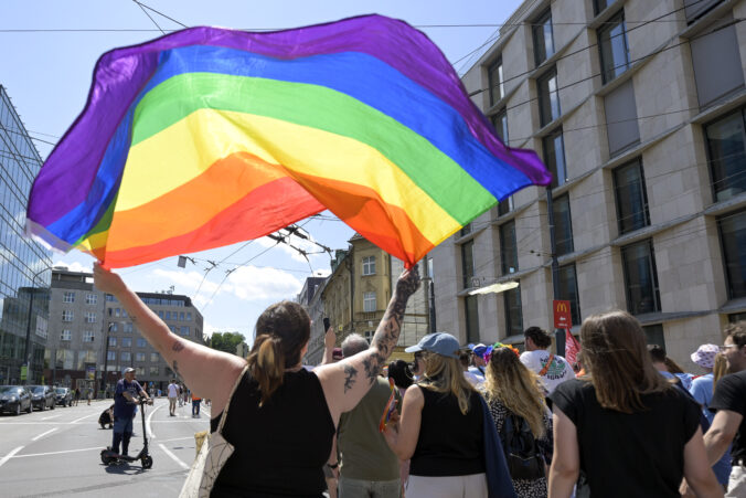 Mimovládky vítajú rozhodnutie o manželstvách ľudí rovnakého pohlavia, Aliancia za rodinu je zásadne proti