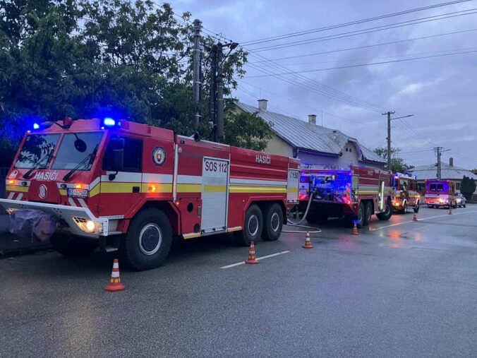 Hasiči zasahovali pri požiari rodinného domu v Rakúsoch, zásah ukončili po takmer štyroch hodinách