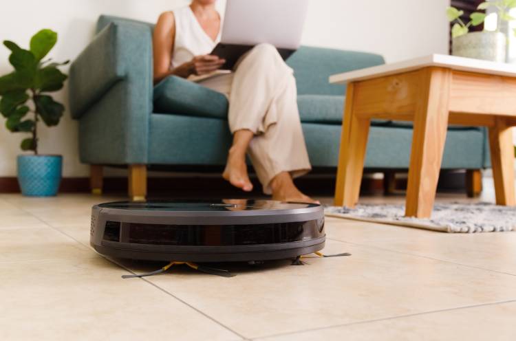 Ako „rozmýšľa” robotický vysávač: Technológie, ktoré z neho robia smart pomocníka