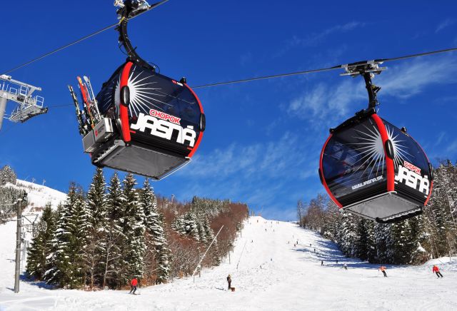 Jasná otvorila zimnú sezónu vo veľkom štýle, návštevníkov lákajú desiatky kilometrov zjazdoviek aj Fresh Track