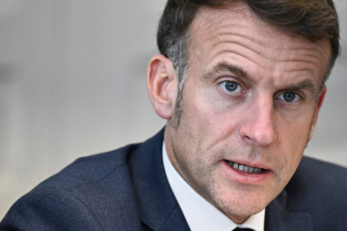 Macron bude so Zelenským diskutovať o podmienkach spravodlivého mieru