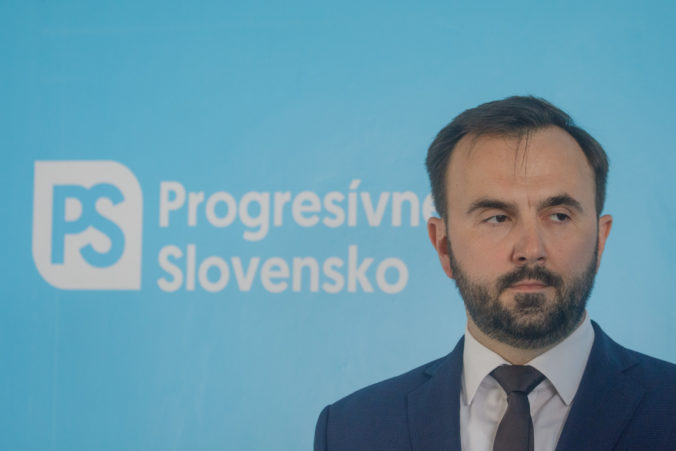 Sľuby o nižších cenách neboli splnené, pre Ficovu zbabranú konsolidáciu zažijú Slováci tie najťažšie Vianoce