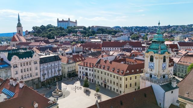 Bratislava láka viac turistov zo zahraničia, počet domácich návštevníkov však klesá
