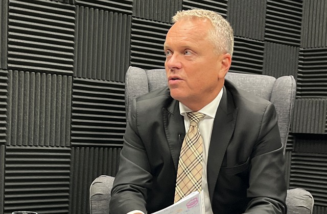 Slovensko sa podľa Andrassyho môže dostať na dno priepasti, najväčší problém vidí v nevyužitých eurofondoch – VIDEO