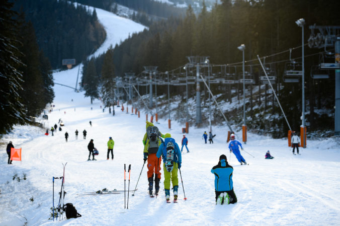 Zimná sezóna odštartovala prvou lyžovačkou v Jasnej, návštevníci sa môžu tešiť aj na novinku