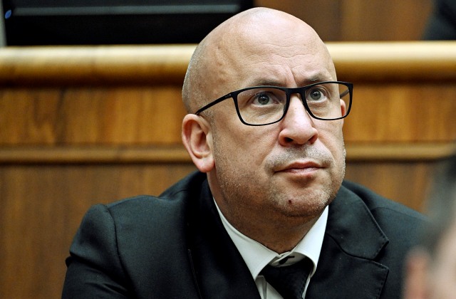 Parlament bude rokovať o odvolaní ministra Ráža, dôvodom sú podľa opozície viaceré železničné nešťastia