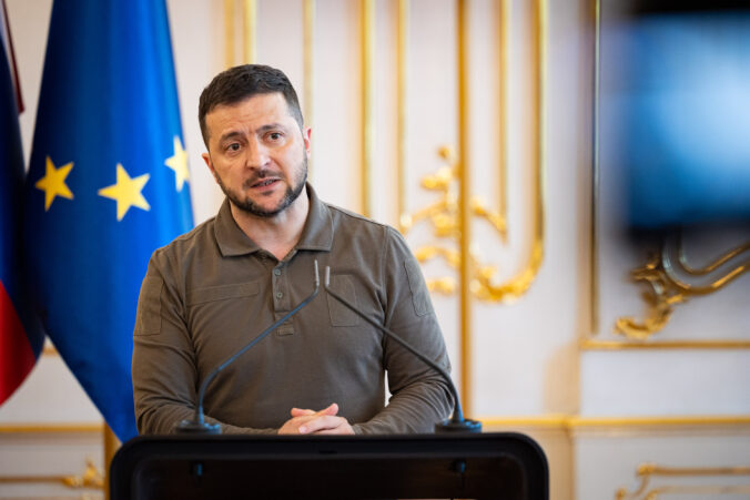 Zelenskyj sa v Paríži snaží o získanie podpory v mierových rokovaniach