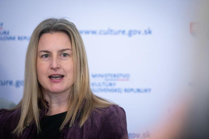 Milanová upozorňuje na Šimkovičovej nákupy za štvrť milióna eur, považuje ich za výsmech v čase konsolidácie – VIDEO