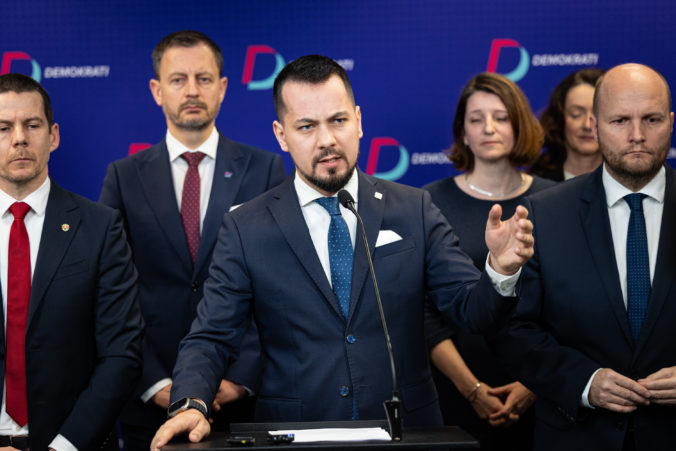 Demokrati podali trestné oznámenie pre nákup centra vo Voderadoch, Šeliga hovorí o „zjavnej zlodejine“ za milióny eur – VIDEO, FOTO