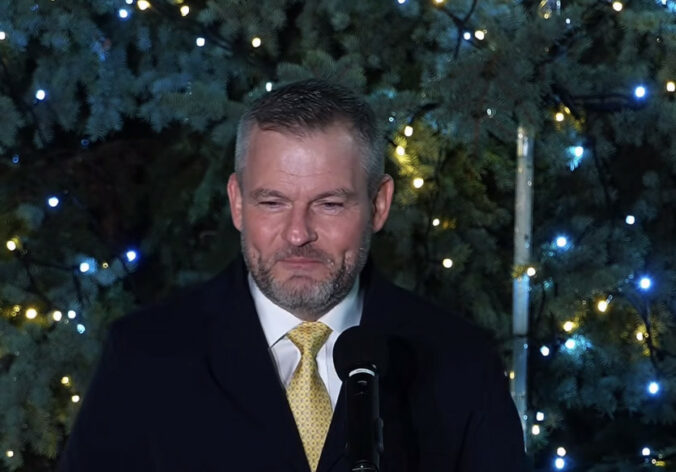 Pellegrini otvoril vianočné obdobie rozsvietením stromčeka, ocenil tvorbu detí a priblížil posolstvo pápeža – VIDEO