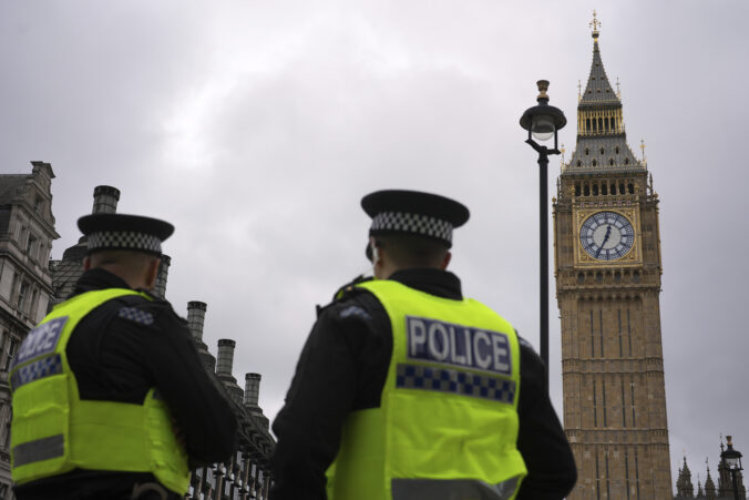 Po útoku na vitrínu s britskými korunovačnými klenotmi zatkli štyroch ľudí