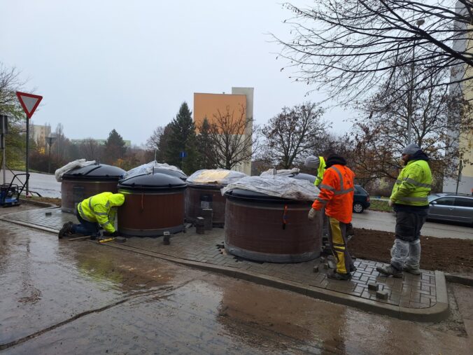 Polopodzemné kontajnery v Nitre pribúdajú, mesto už ich má takmer päťsto – FOTO