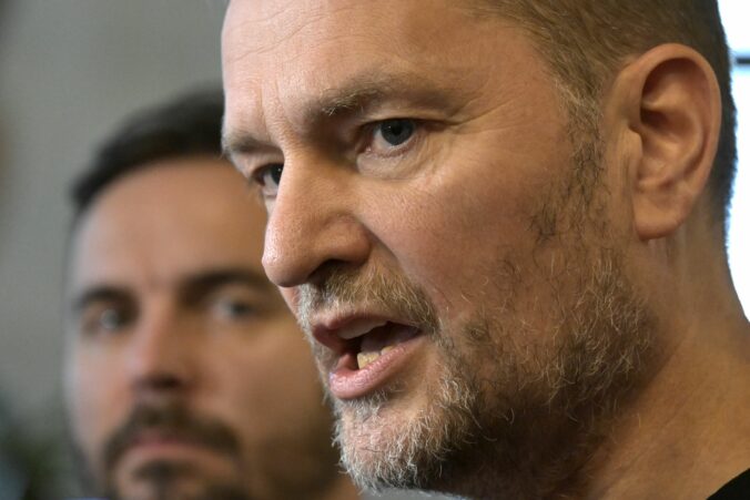 PS zostáva najsilnejšou stranou, Smer stráca podporu a Matovič sa v preferenciách dostal pred Hlas