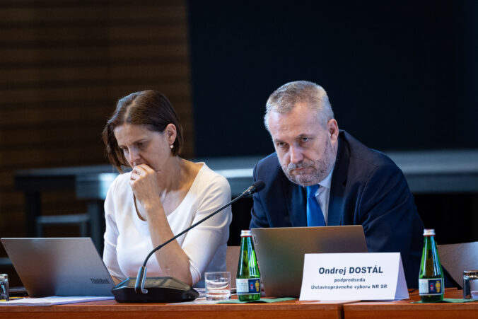 Pasivita Rašiho podľa liberálov ochromuje ústavný súd, negatívne dôsledky neúplnosti pléna potvrdil aj Fiačan