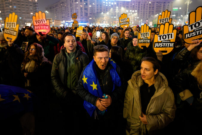 Tisíce Rumunov protestovalo proti korupcii v justícii, nepokoj vyvolala investigatívna reportáž
