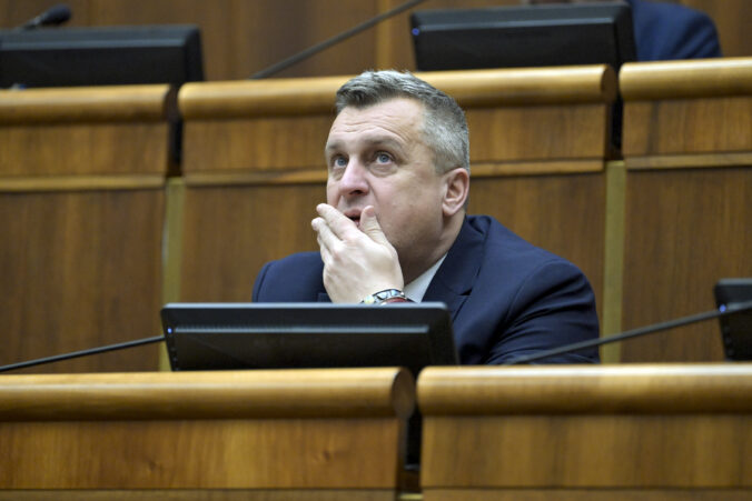 Danko popiera obvinenie, že by bol v parlamente opitý. Za napätie a potýčky môže Pellegrini, tvrdí