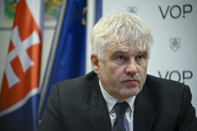 Komisár pre deti Mikloško kritizuje správanie poslancov v parlamente, podľa neho normalizujú násilie