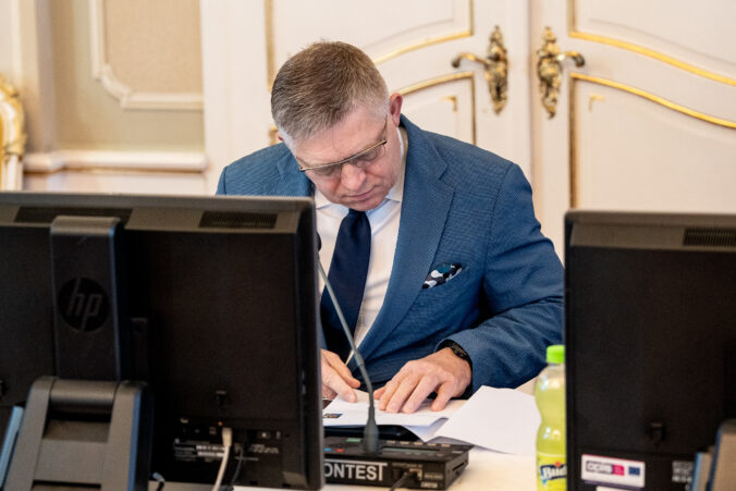 Vláda schválila Ficov iniciatívny materiál, vznikne Rada vlády pre inklúziu marginalizovaných rómskych komunít