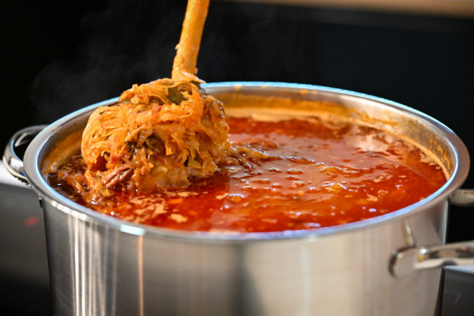 Slováci vyhodia najviac jedla počas Vianoc. Dôvod? Len aby niečo na štedrovečernom stole nechýbalo