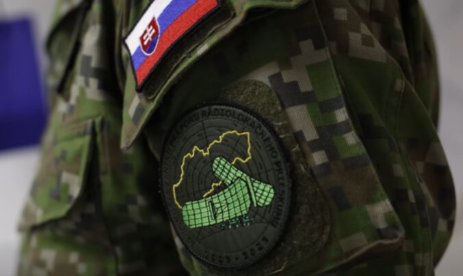 Vzdušný priestor treba chrániť aj počas Vianoc, Kaliňák navštívil vojakov počas sviatočnej služby – VIDEO