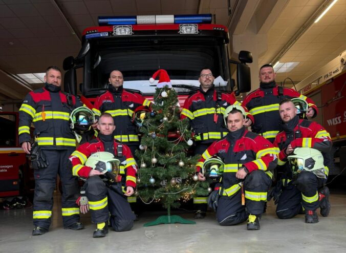 Hasiči na Štedrý deň museli zasahovať 71-krát, čo je menej ako v minulom roku