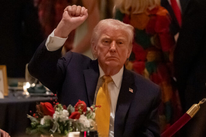 Trump na Štedrý deň posielal pozdravy, ale na demokratov zaútočil a označil ich za „radikálnu ľavicovú spodinu“