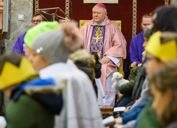 Vianoce sú časom blízkosti, vďačnosti a nádeje, povedal vo vianočnom príhovore nitriansky biskup Judák