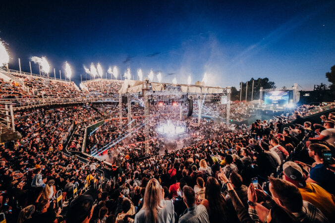 Cesty investorov a bojovníkov sa prepojili: XTB vstupuje do klietky ako hlavný partner OKTAGONu