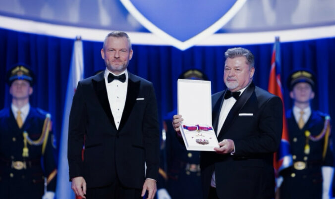 Pellegrini udelil najvyššie štátne vyznamenania, medzi ocenenými sú akademici, športovci aj hrdinovia minulosti – VIDEO, FOTO