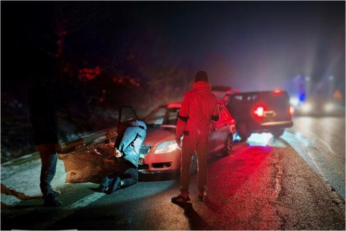 Polícia na protidrogovej akcii zadržala niekoľko osôb, zasahovali na viacerých miestach v Prešovskom kraji
