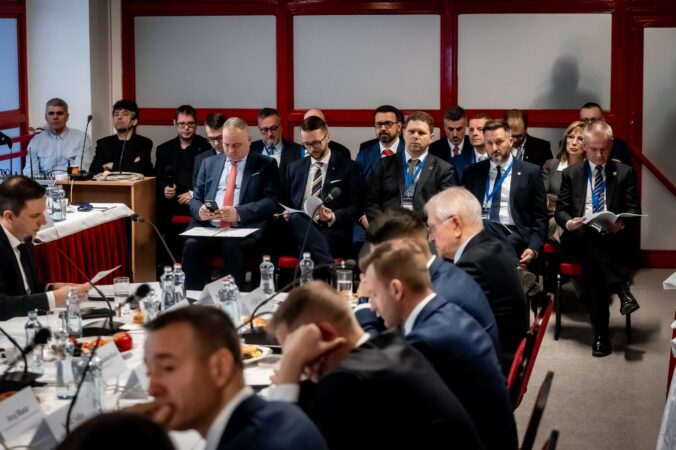 Polovica mestských častí Bratislavy nedostala financie, PS kritizuje vládu na výjazdovom rokovaní