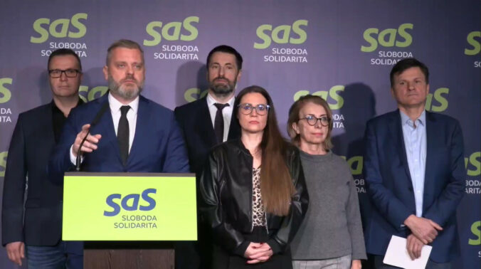 Liberáli požadujú poslanecký prieskum, tender na hasičské autá je podľa Krúpu „absolútny prúser“ – VIDEO