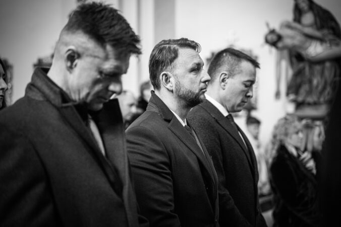 Spišská Stará Ves si pripomenula obete útoku nožom na gymnáziu, Šutaj Eštok apeluje na ochranu detí – FOTO