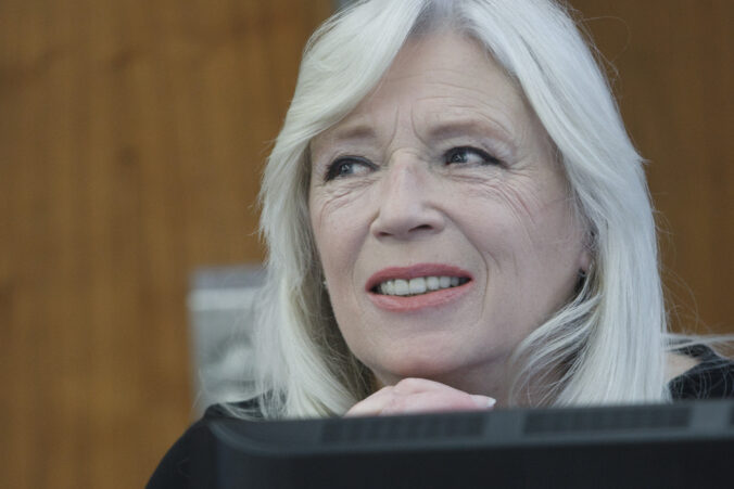 Konsolidácia je tak smutný príbeh, že tu už strácam svoj zmysel pre humor, tvrdí expremiérka Radičová – VIDEO