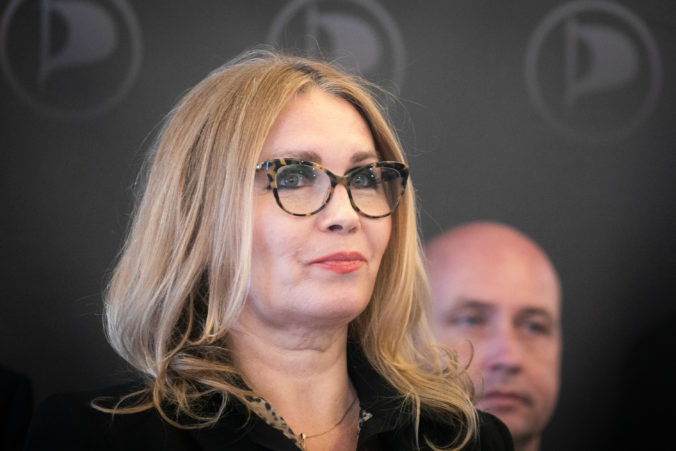 Polícia zadržala šéfku Pirátskej strany Šubovú, Demokrati hovoria o pomste – VIDEO