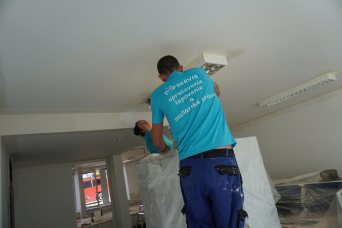 Sezónna údržba domácnosti: Ako si naplánovať jarné upratovanie a renovačné práce