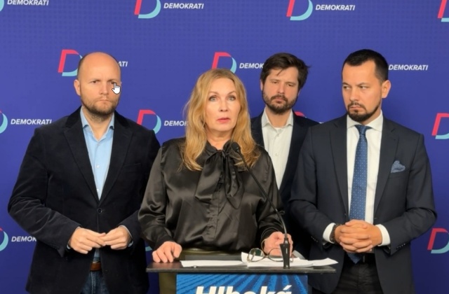 Šubová opísala raziu vo svojom byte. Političke takmer vyvalili dvere, zaistili jej telefón aj počítač – VIDEO