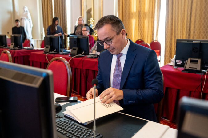 Dva zákony z dielne Tomášovho ministerstva nepôjdu na zrýchlené konanie, vláda ich z parlamentu stiahne