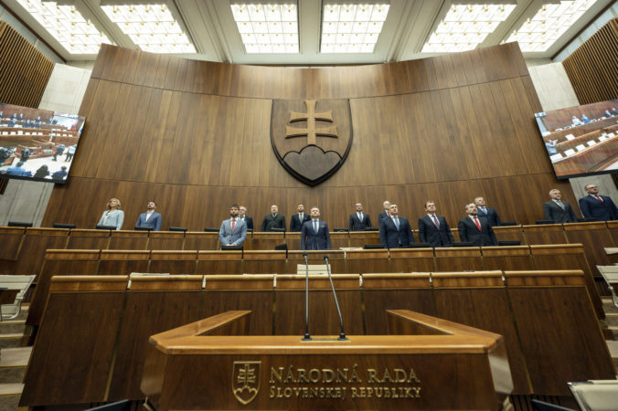 Vláda schválila Národnú protikorupčnú stratégiu, má zvýšiť transparentnosť a podporiť etické správanie