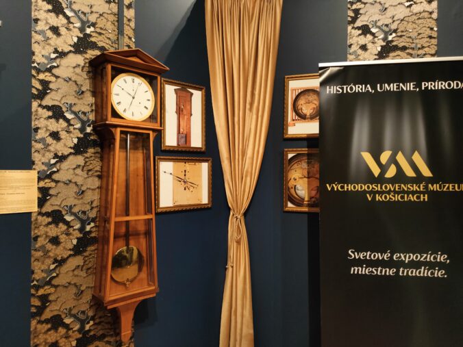 Východoslovenskému múzeu sa podarila výnimočná akvizícia, do zbierky získalo 200-ročné kyvadlové hodiny – FOTO