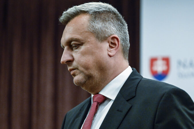 Danko tvrdí, že mu má obvinenie Matečnej zapchať ústa. Jeho vyjadrenia podľa Rašiho škodia vládnej koalícii