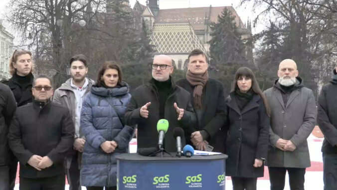 SaS chce zastaviť mafiánske praktiky Ficovej vlády, s petíciou vyrazila medzi ľudí – VIDEO