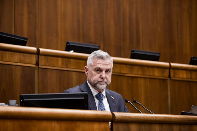Novela rokovacieho poriadku dostala zelenú a prináša zásadné zmeny, Gašpar by o funkciu neprišiel ani vo väzbe – VIDEO