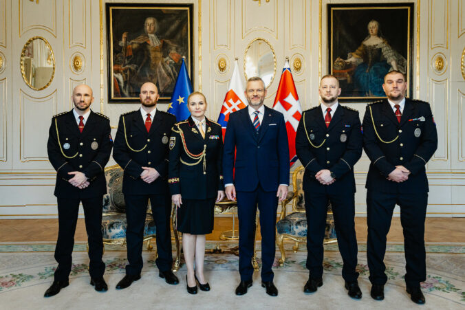 Pellegrini ocenil záchranné zložky, štát podľa neho musí urobiť viac než len poďakovať – VIDEO, FOTO
