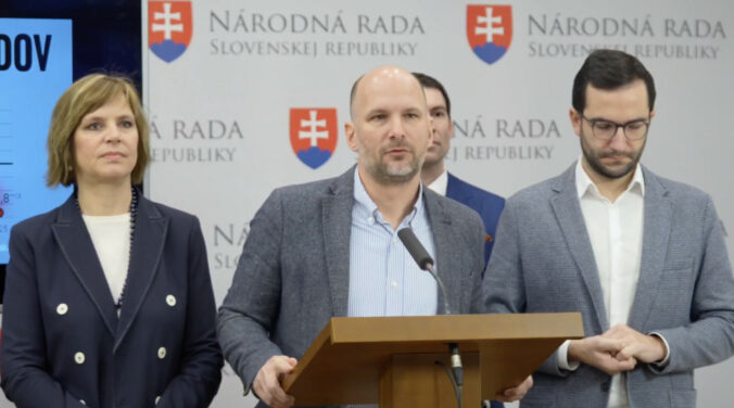 Tiborovi Gašparovi sa podľa Grendela splnil sen o policajnom rokovacom poriadku. Opozícia vyzýva Pellegriniho, aby ho nepodpísal – VIDEO