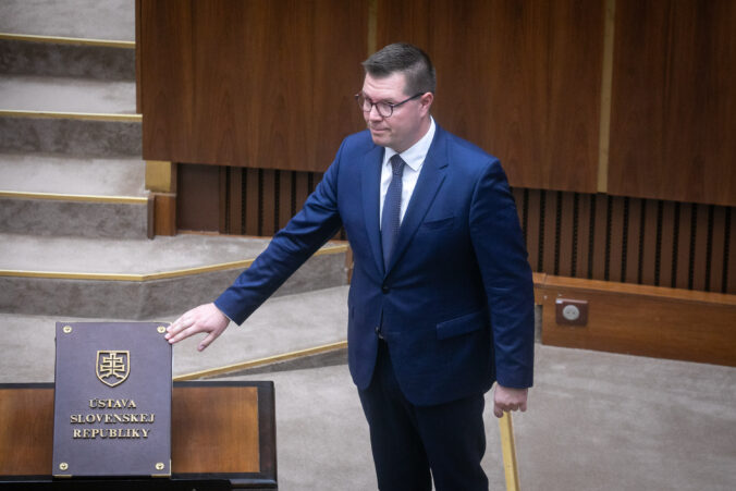 Poslanec Šimko z Hlasu spúšťa novú iniciatívu. Politici veľa hovoria, ja chcem však viac počúvať, hovorí – VIDEO