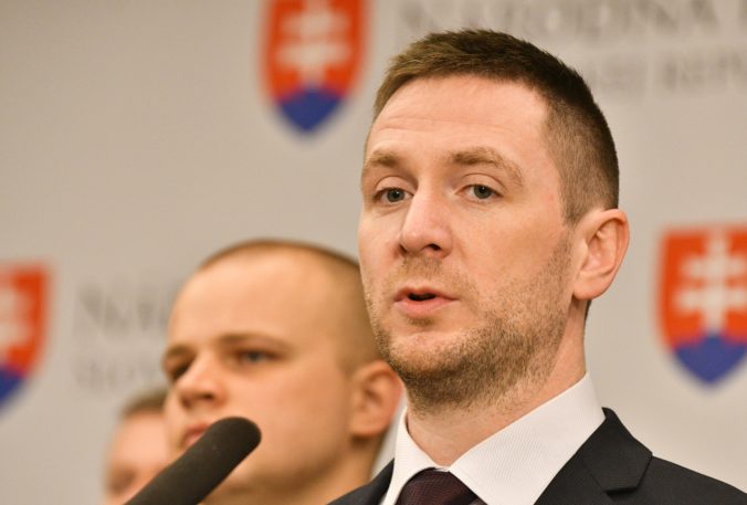 Uhrík vyzval Žilinku na zrušenie rozhodnutia prokurátora Remetu v prípade darovania vojenskej techniky Ukrajine