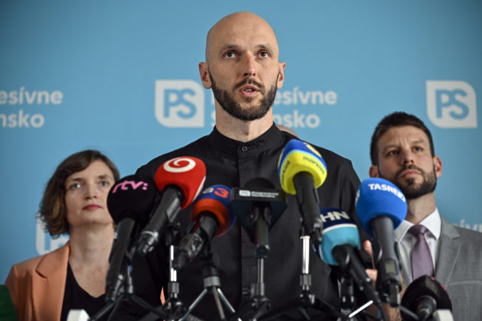 Truban odmieta spájanie kauzy Šimečkovej matky s PS. Ide o takú zlodejinu, že až sa práši, hovorí Šutaj Eštok