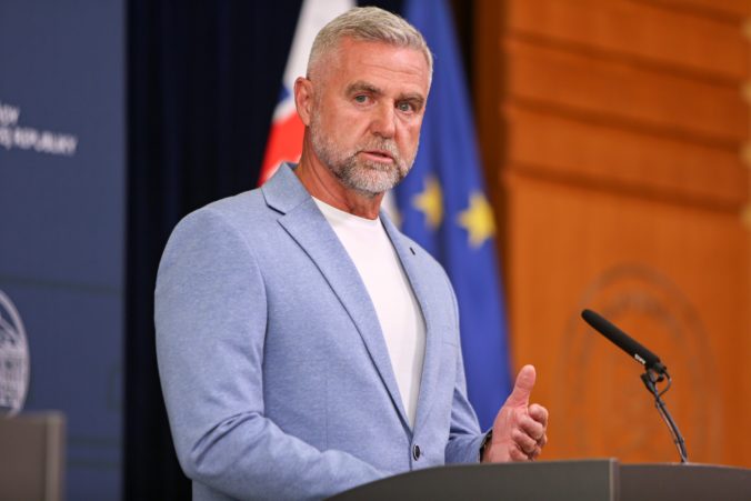 Gašpar si myslí, že Šimečkova matka mohla byť zneužitá. Pýta sa, kto sa v kauze dotácií nakoniec obohatil